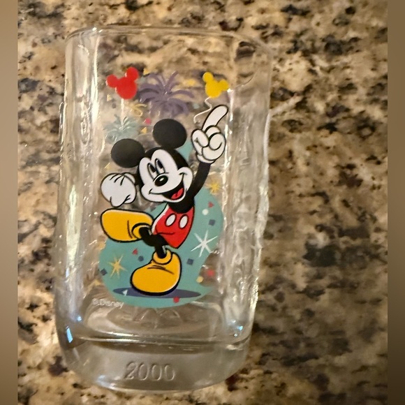 Disney, Coca-Cola and McDonalds Collector Vintage Glasses. Set of 3. - Picture 5 of 6